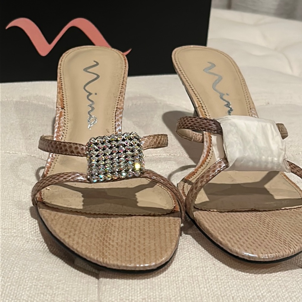 Nina NIB Evening Slide Sandal with Rhinestone Center Sz 8.5